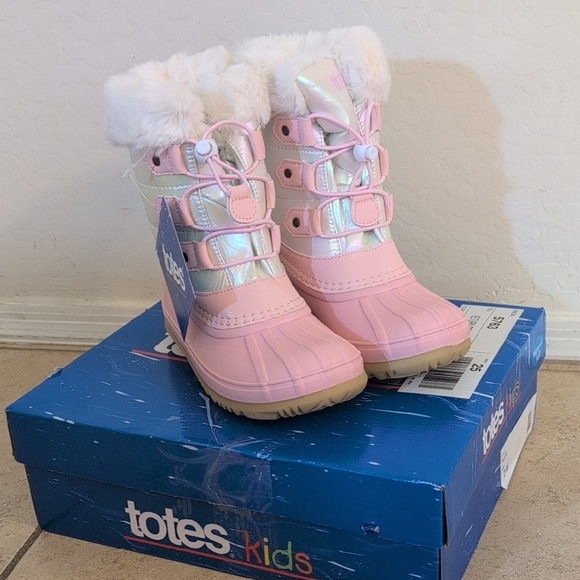 totes Other - NWT Totes Pluto Pink Kids Snow Boots Faux Fur Lining Cinch Elastic Lace Up -Sz 2